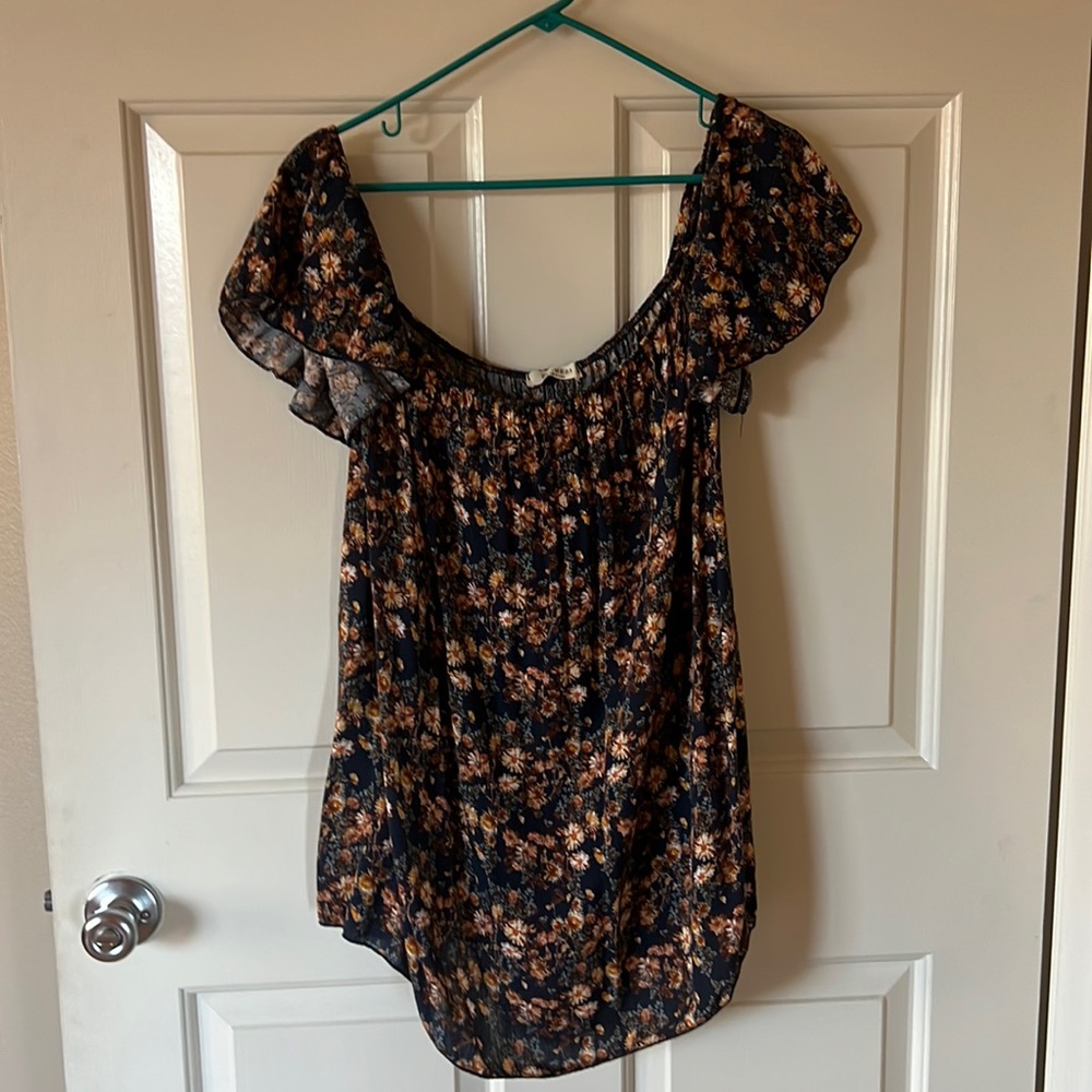 NWOT off the shoulder floral flowy top